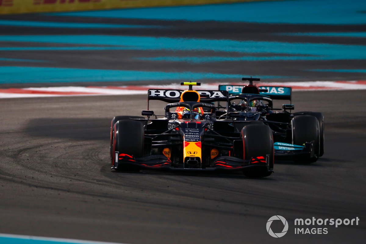 Sergio Perez, Red Bull Racing RB16B, Lewis Hamilton, Mercedes W12