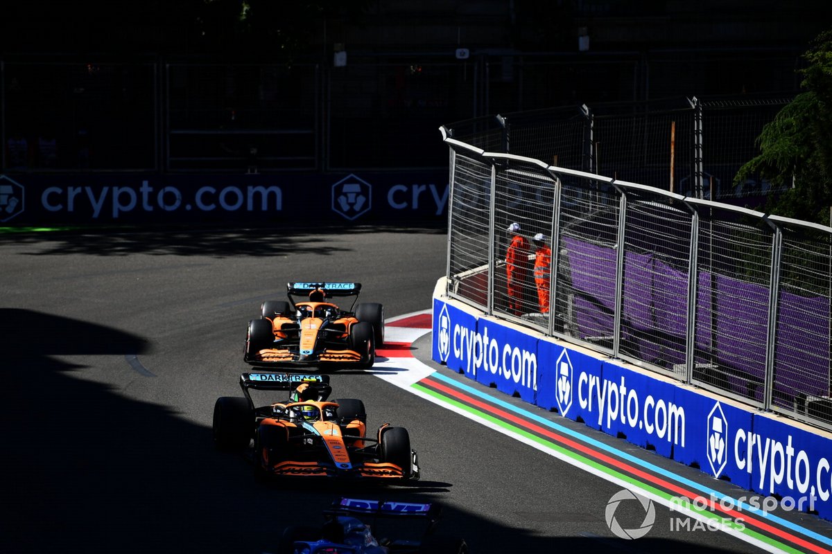 Fernando Alonso, Alpine A522, Lando Norris, McLaren MCL36, Daniel Ricciardo