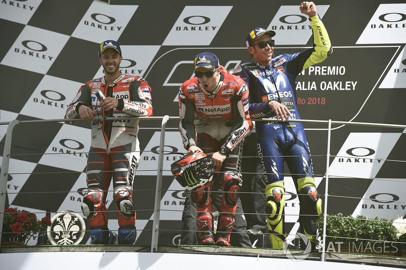 Podio: ganador de la carrera Jorge Lorenzo, equipo Ducati, segundo lugar Andrea Dovizioso, equipo Ducati, tercer lugar Valentino Rossi, Yamaha Factory Racing