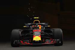 Max Verstappen, Red Bull Racing RB14 sparks