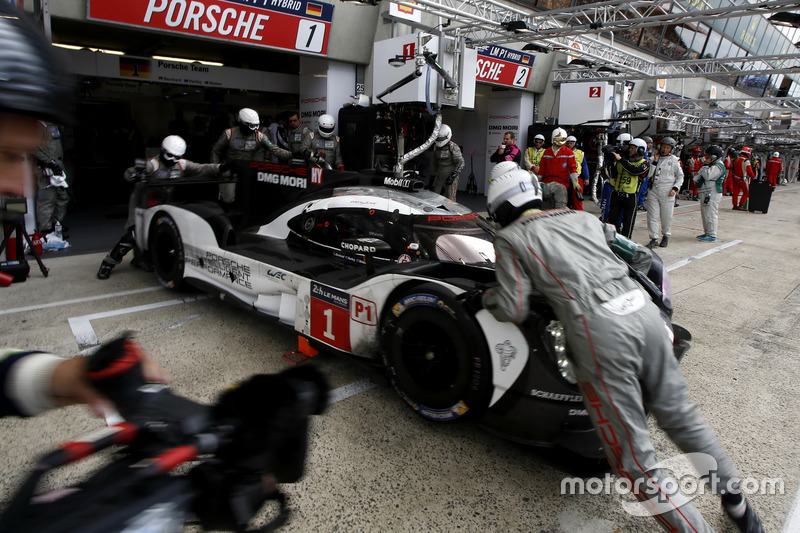 13e: #1 Porsche Team Porsche 919 Hybrid: Timo Bernhard, Mark Webber, Brendon Hartley