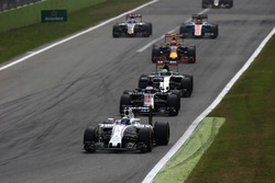 Felipe Massa, Williams FW38 Mercedes voor Fernando Alonso, McLaren MP4-31 Honda, Nico Hulkenberg, Fo