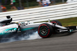 Lewis Hamilton, Mercedes AMG F1 W07 Hybrid va al bloccaggio in frenata