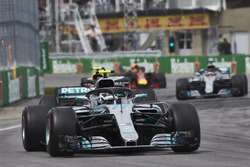 Valtteri Bottas, Mercedes AMG F1 W09, Max Verstappen, Red Bull Racing RB14