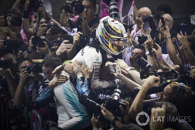 Race winner Lewis Hamilton, Mercedes AMG F1