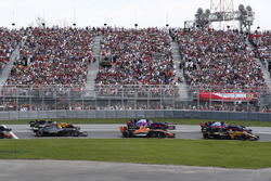 Nico Hulkenberg, Renault Sport F1 Team RS17, Daniil Kvyat, Scuderia Toro Rosso STR12, Fernando Alons