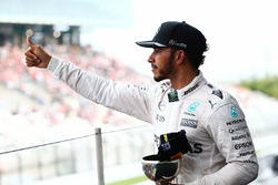 Lewis Hamilton, Mercedes AMG F1 op het podium