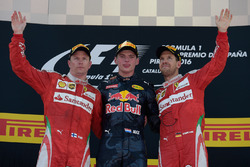 Подіум: переможець Макс Ферстаппен, Red Bull Racing, другий Кімі Райкконен, Scuderia Ferrari, третій