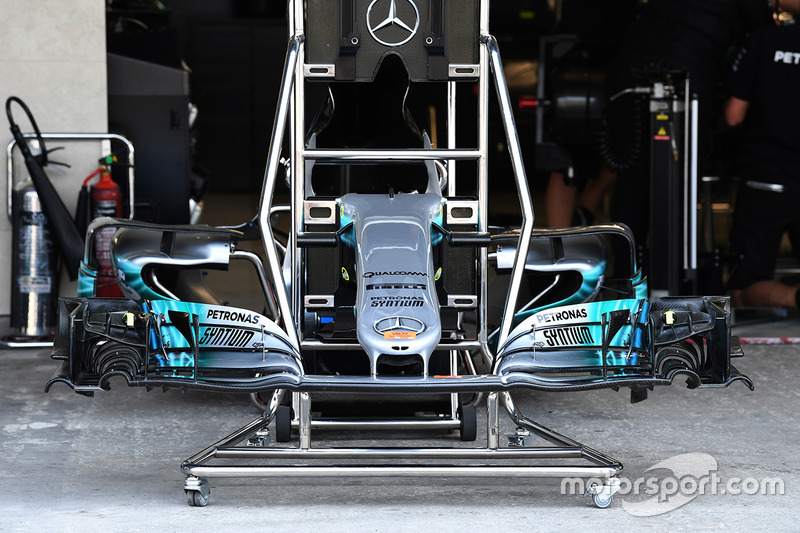 Mercedes F1 W08: Frontflügel
