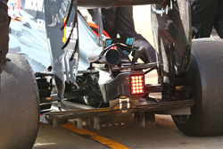 McLaren MP4-31, scarico e ala posteriore