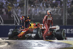 Kimi Raikkonen, Ferrari, Max Verstappen, Red Bull, na de crash