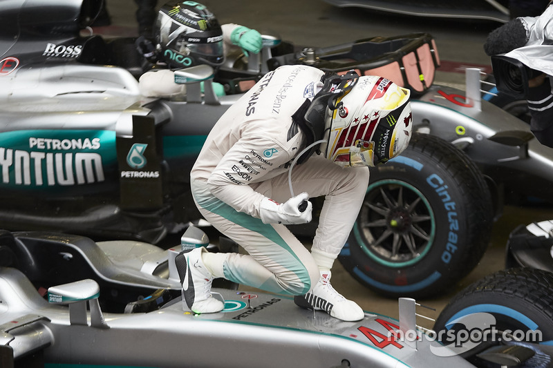 Lewis Hamilton, Mercedes AMG F1, celebra la victoria en parc ferme