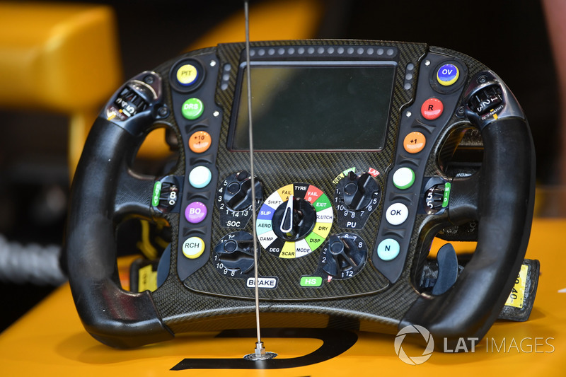 Renault Sport F1 Team RS17 direksiyon
