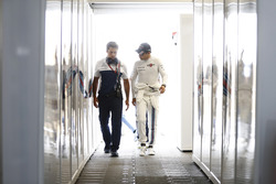 Felipe Massa, Williams, talks his engineer before the race