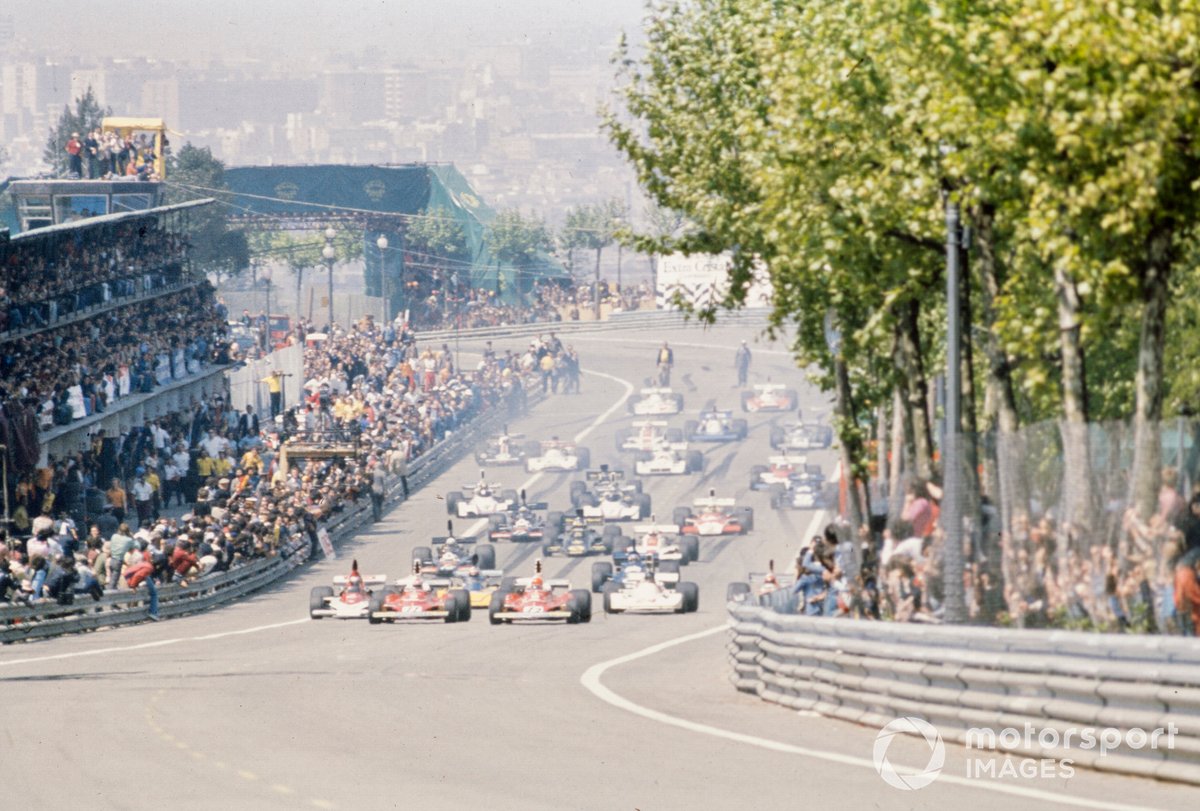 De start van de beruchte Formule 1 Grand Prix van Spanje 1975