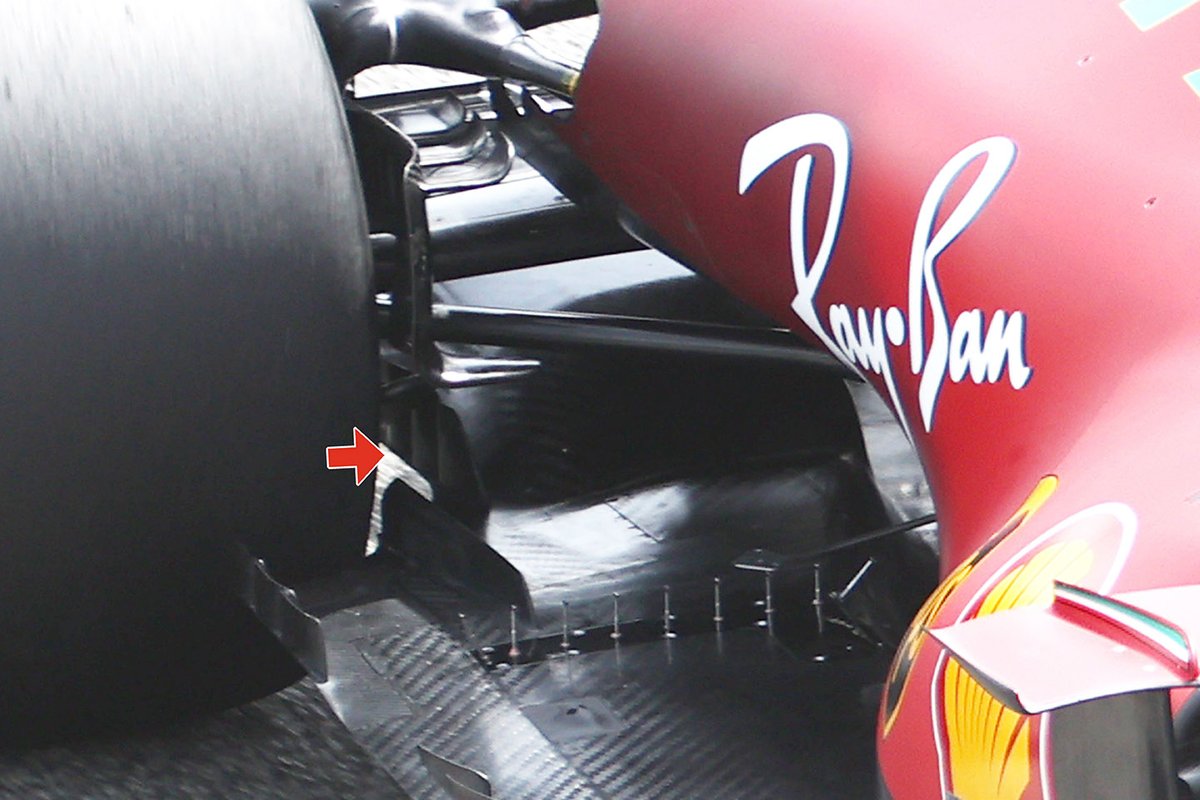 Dettaglio del retrotreno della Ferrari SF21con le tre paratie verticali a pinna di squalo