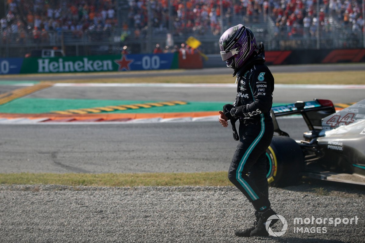 Льюис Хэмилтон, Mercedes, после аварии с Максом Ферстаппеном, Red Bull Racing