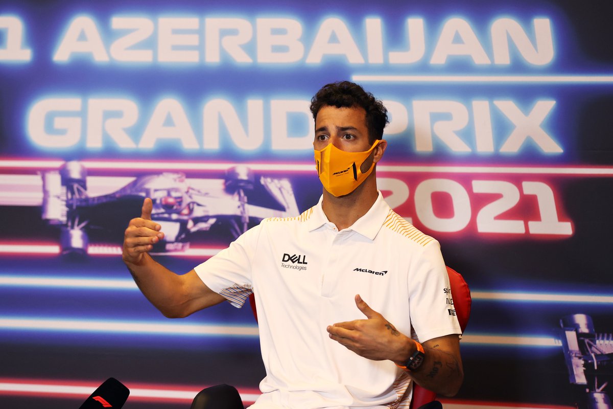 Daniel Ricciardo, McLaren, dalam konferensi pers F1 GP Azerbaijan 2021