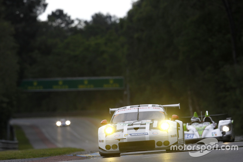 41: #92 Porsche Motorsport Porsche 911 RSR: Earl Bamber, Frédéric Makowiecki, Jörg Bergmeister