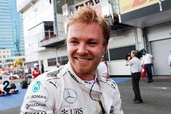 Racewinnaar Nico Rosberg, Mercedes AMG F1 viert feest in parc ferme