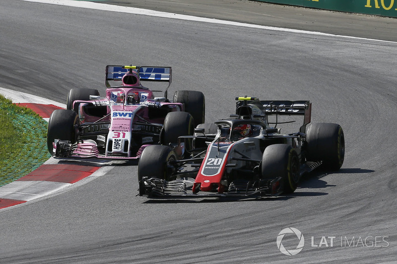 Естебан Окон, Force India VJM11, Кевін Магнуссен, Haas F1 Team VF-18