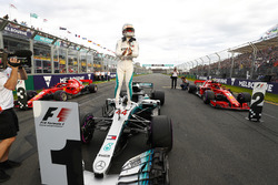 Обладатель поула Льюис Хэмилтон, Mercedes AMG F1 W09