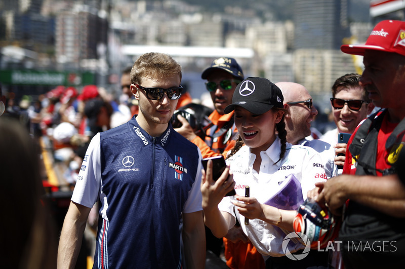 Sergey Sirotkin, Williams signe des autographes