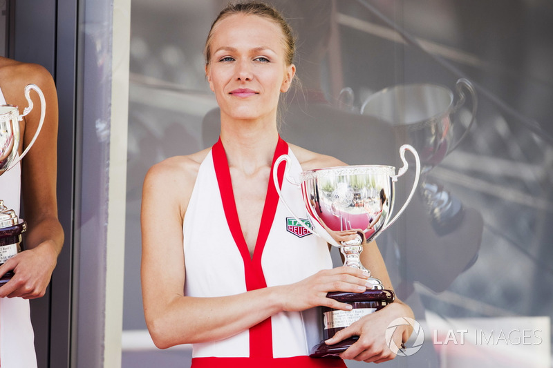 Chicas con los trofeos