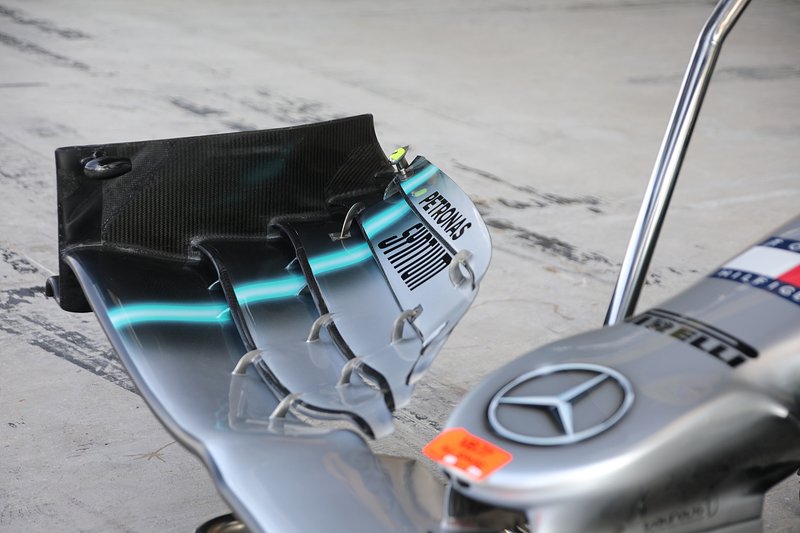 Mercedes AMG F1 W10, dettaglio dell'ala anteriore vecchia