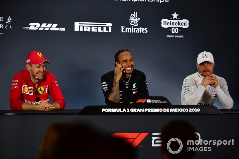 Sebastian Vettel, Ferrari, le vainqueur Lewis Hamilton, Mercedes AMG F1 et Valtteri Bottas, Mercedes AMG F1
