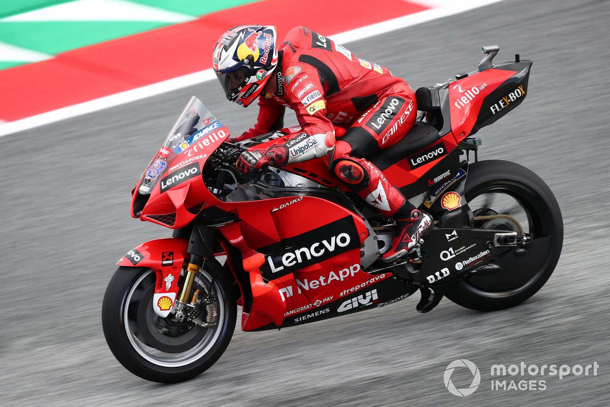 Aquí, Jack Miller con la Ducati equipada con la llanta delantera de Marchesini tratada con nanotecnología