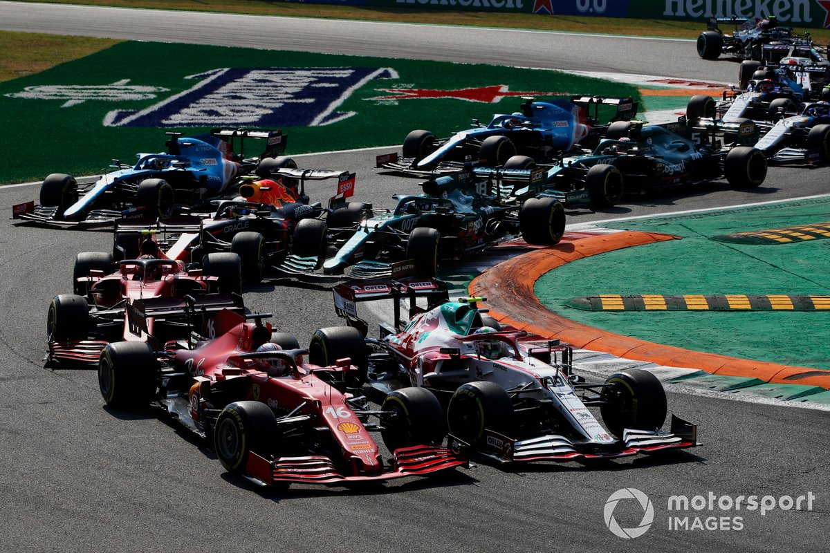 Antonio Giovinazzi, Alfa Romeo Racing C41, Charles Leclerc, Ferrari SF21, Carlos Sainz Jr., Ferrari SF21, Lance Stroll, Aston Martin AMR21, saat start