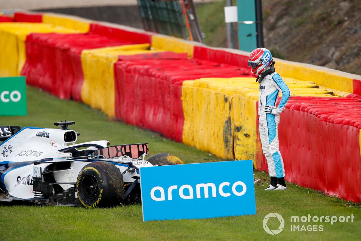 Antonio Giovinazzi, Alfa Romeo Racing C39 entre en collision avec les barrières et perd son pneu qui fini par percuter la monoplace de George Russell, Williams FW43