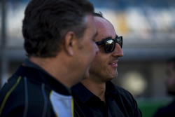 Robert Kubica with Mario Isola, Pirelli on the grid