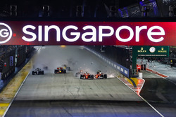 Sebastian Vettel, Ferrari SF70H, Max Verstappen, Red Bull Racing RB13, Kimi Raikkonen, Ferrari SF70H, start kazası
