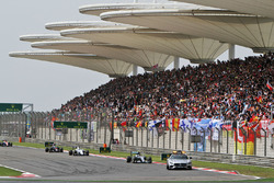 Nico Rosberg, Mercedes AMG F1 Team W07 leads behind the FIA Safety Car