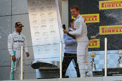 Podium: 1. Nico Rosberg, Mercedes AMG F1 Team, feiert mit Champagner