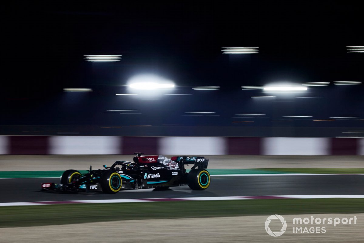 Lewis Hamilton (Mercedes W12) lors des essais du GP du Qatar