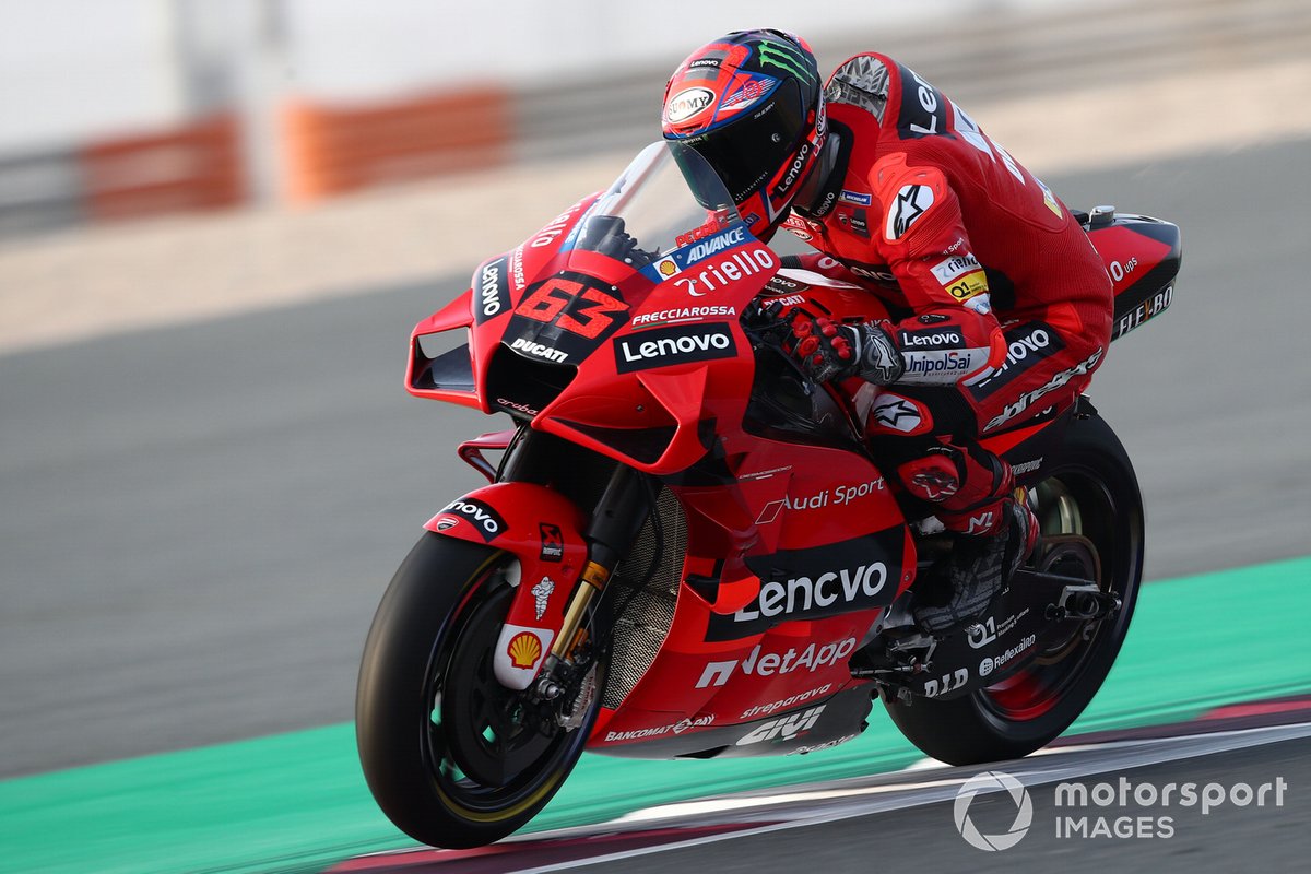 Francesco Bagnaia met de Ducati GP21 in Qatar