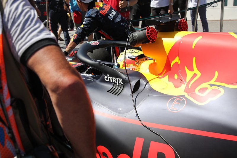 Red Bull RB15: branchie ai lati dell'abitacolo e sfoghi dell'aria calda contenuti a Spielberg