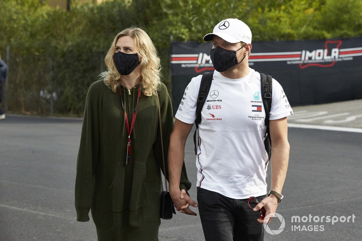 Valtteri Bottas, Mercedes-AMG F1, with his girlfriend, cyclist Tiffany Cromwell