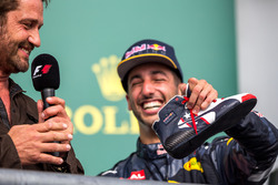 Daniel Ricciardo, Red Bull Racing celebrates on the podium with Gerard Butler, Actor