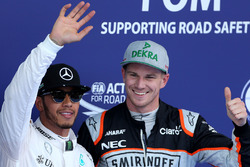 Polesitter Lewis Hamilton, Mercedes AMG F1 Team en Nico Hulkenberg, Sahara Force India