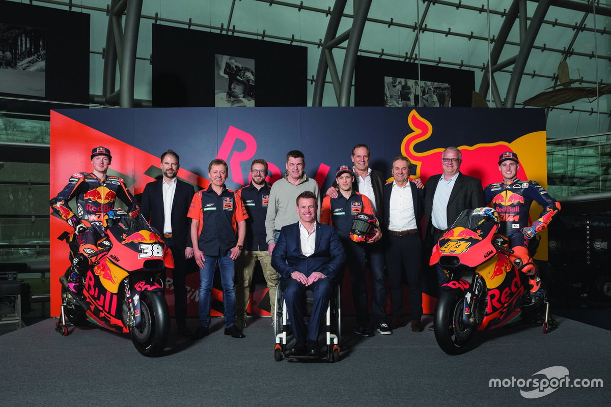 Bradley Smith, Red Bull KTM Factory Racing, Pol Espargaro, Red Bull KTM Factory Racing, Mika Kallio, Red Bull KTM Factory Racing, Pit Beirer, Capo del Motorsport KTM, Hubert Trunkenpolz, membri del consiglio KTM, Mike Leitner, Team manager Red Bull KTM Fac