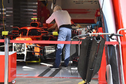 Charlie Whiting, Ferrari SF71H with mirrors on halo