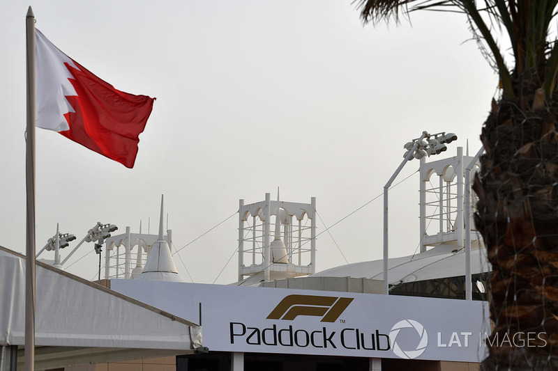 Paddock Club dan bendera Bahrain