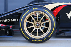The 18 inch wheels on the Lotus E22