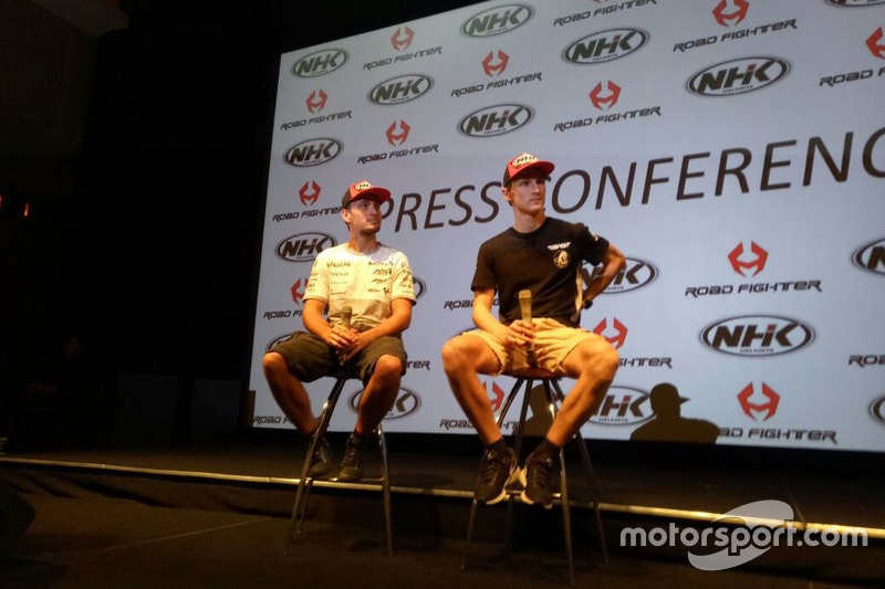 Karel Abraham, Angel Nieto Team dan Jules Danilo, SAG Team Moto2 saat event helm NHK Indonesia di Jakarta