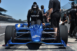 Хуан-Пабло Монтойя випробовує машину IndyCar 2018 року з двигуном Chevrolet