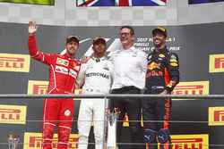 Podium: Race winner Lewis Hamilton, Mercedes AMG, second place Sebastian Vettel, Ferrari, third place Daniel Ricciardo, Red Bull Racing and Andrew Shovlin, Chief Race Engineer, Mercedes AMG